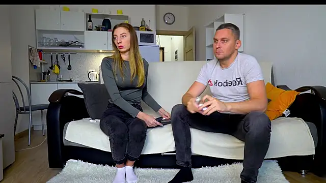 littlesweettifany online show from October 16, 2025, 10:12 am