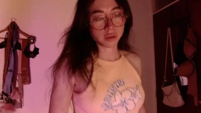 emily pearl  online show from December 1, 2025, 11:38 pm