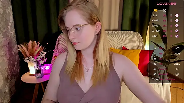 Snapshot of Aemilia_ chatting on June 3, 2026, 8:37 am Aemilia online show from June 3, 2026, 8:37 am