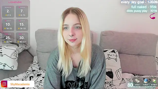 Alice Halle online show from March 9, 2025, 6:54 pm