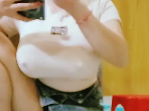 Snapshot of Dary_girl12 chatting on February 19, 2025, 1:51 am Dary girl12 online show from February 19, 2025, 1:51 am