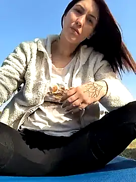 Linalicious online show from March 10, 2025, 1:21 pm