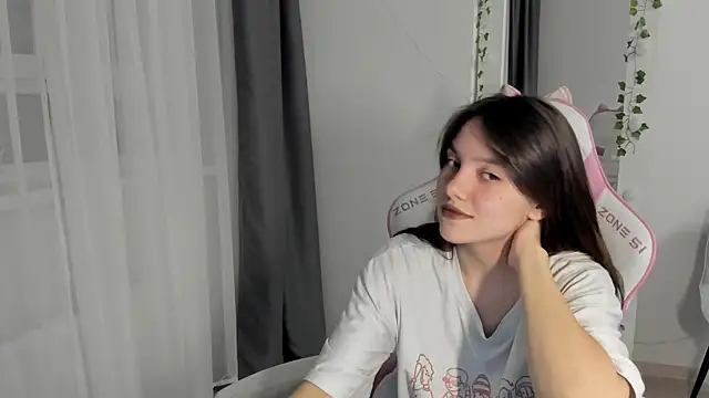 MashkaRay online show from December 4, 2025, 2:49 pm