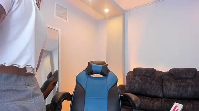 Barbara honey online show from April 1, 2026, 1:08 am