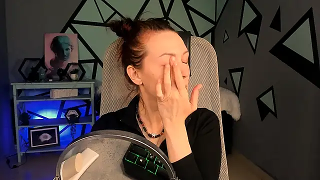 VandaRossi online show from October 11, 2025, 6:47 am