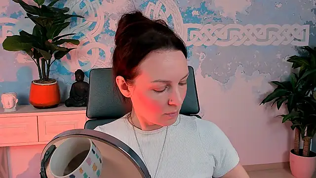 VandaRossi online show from September 15, 2025, 10:05 am