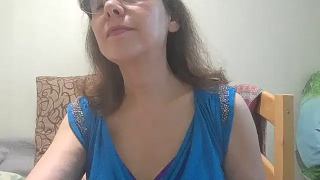 Snapshot of HollyJewel chatting on June 11, 2026, 4:15 pm HollyJewel online show from June 11, 2026, 4:15 pm