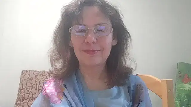 Snapshot of HollyJewel chatting on June 2, 2026, 4:18 pm HollyJewel online show from June 2, 2026, 4:18 pm