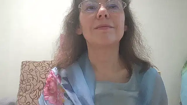 Snapshot of HollyJewel chatting on June 8, 2026, 3:34 pm HollyJewel online show from June 8, 2026, 3:34 pm