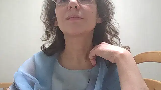 HollyJewel online show from March 12, 2025, 7:47 pm