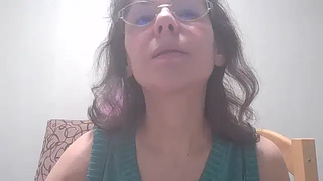 HollyJewel online show from March 6, 2025, 6:26 pm