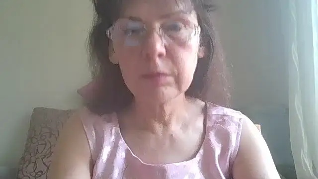 Snapshot of HollyJewel chatting on May 21, 2026, 10:23 am HollyJewel online show from May 21, 2026, 10:23 am