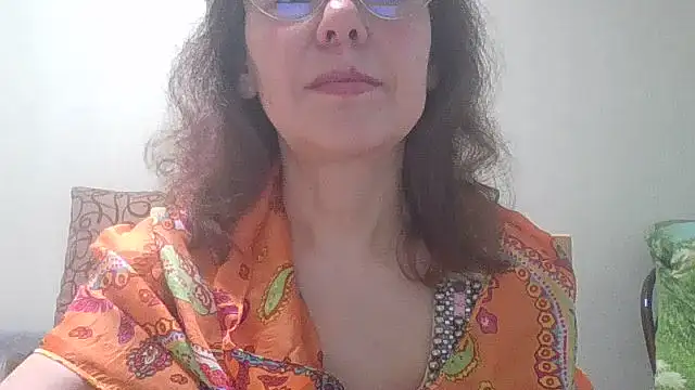 Snapshot of HollyJewel chatting on June 3, 2026, 4:55 pm HollyJewel online show from June 3, 2026, 4:55 pm
