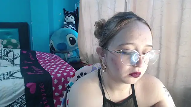 Snapshot of Liaroberts1 chatting on March 19, 2025, 11:50 am Liaroberts1 online show from March 19, 2025, 11:50 am