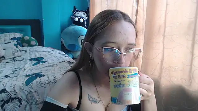 Snapshot of Liaroberts1 chatting on March 12, 2025, 12:04 pm Liaroberts1 online show from March 12, 2025, 12:04 pm