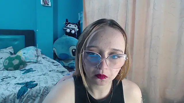 Snapshot of Liaroberts1 chatting on March 13, 2025, 11:51 am Liaroberts1 online show from March 13, 2025, 11:51 am