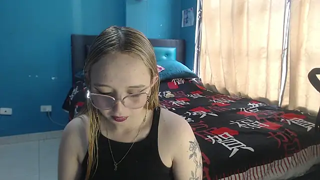 Snapshot of Liaroberts1 chatting on September 20, 2025, 11:59 am Liaroberts1 online show from September 20, 2025, 11:59 am