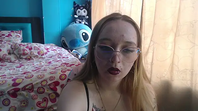 Snapshot of Liaroberts1 chatting on March 6, 2025, 2:51 pm Liaroberts1 online show from March 6, 2025, 2:51 pm