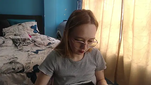 Snapshot of Liaroberts1 chatting on February 18, 2025, 5:53 pm Liaroberts1 online show from February 18, 2025, 5:53 pm