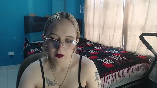 Snapshot of Liaroberts1 chatting on October 2, 2025, 12:08 pm Liaroberts1 online show from October 2, 2025, 12:08 pm