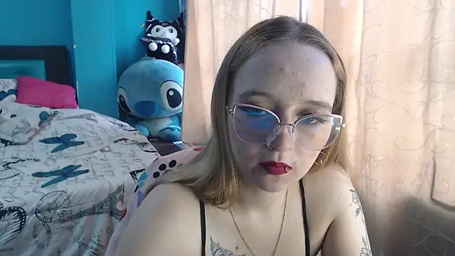 Snapshot of Liaroberts1 chatting on March 11, 2025, 11:55 am Liaroberts1 online show from March 11, 2025, 11:55 am