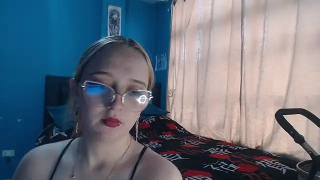 Snapshot of Liaroberts1 chatting on October 7, 2025, 12:06 pm Liaroberts1 online show from October 7, 2025, 12:06 pm