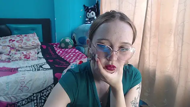 Snapshot of Liaroberts1 chatting on March 18, 2025, 11:55 am Liaroberts1 online show from March 18, 2025, 11:55 am