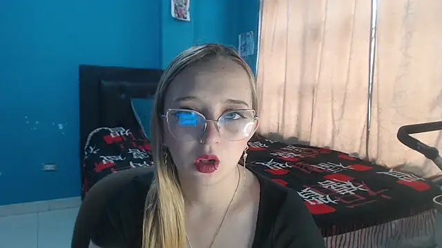 Snapshot of Liaroberts1 chatting on November 24, 2025, 12:16 pm Liaroberts1 online show from November 24, 2025, 12:16 pm