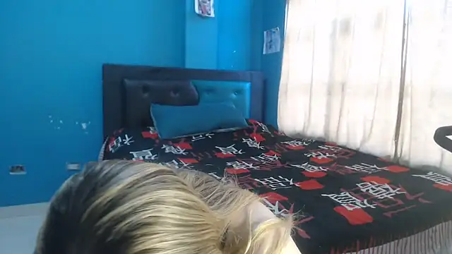 Snapshot of Liaroberts1 chatting on November 25, 2025, 12:16 pm Liaroberts1 online show from November 25, 2025, 12:16 pm