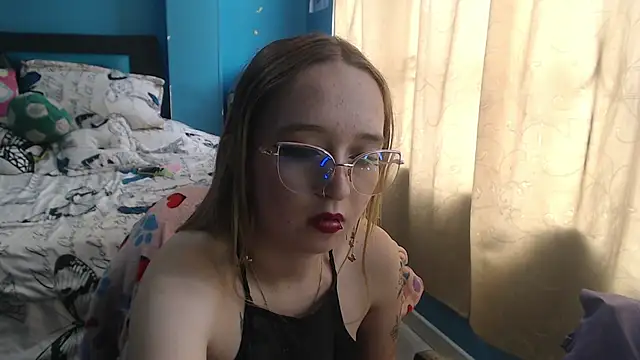 Snapshot of Liaroberts1 chatting on February 19, 2025, 6:10 pm Liaroberts1 online show from February 19, 2025, 6:10 pm