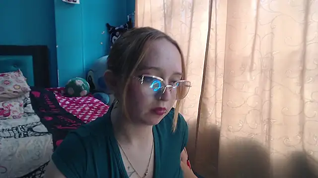 Snapshot of Liaroberts1 chatting on March 18, 2025, 6:06 pm Liaroberts1 online show from March 18, 2025, 6:06 pm