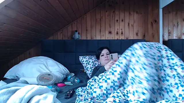 BoeseMoni1998 online show from September 17, 2025, 11:34 am