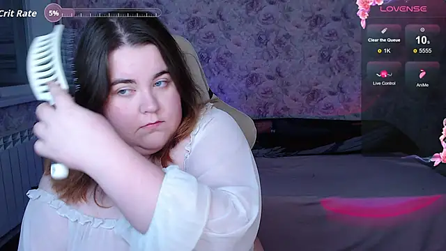 Estelle Hicks online show from October 2, 2025, 6:22 pm