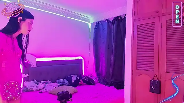 Snapshot of LittleEmmaa chatting on December 4, 2024, 3:09 am LittleEmmaa online show from December 4, 2024, 3:09 am