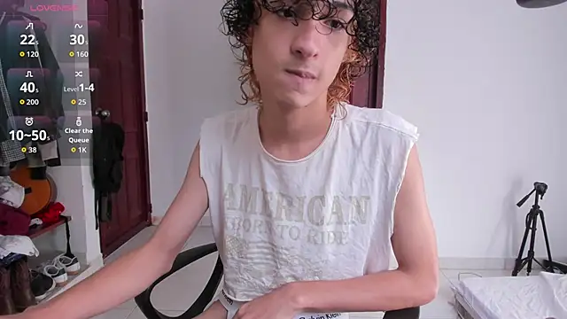 Danni boy online show from December 15, 2025, 1:17 pm