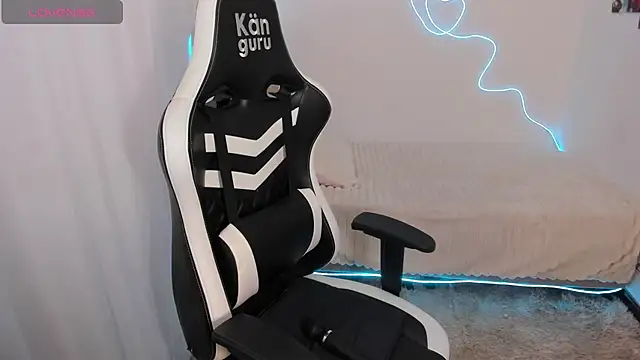 Victoryyy  online show from September 24, 2025, 6:58 pm