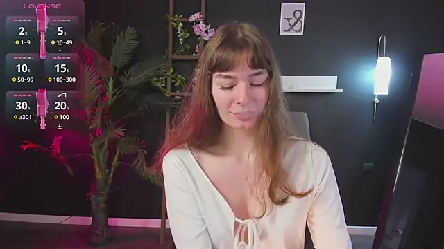 Snapshot of EvaSelin chatting on March 8, 2025, 5:49 am EvaSelin online show from March 8, 2025, 5:49 am