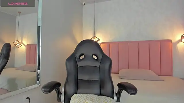 SUNNYCYRUS online show from February 28, 2026, 12:27 pm