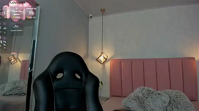 SUNNYCYRUS online show from September 30, 2025, 12:22 pm