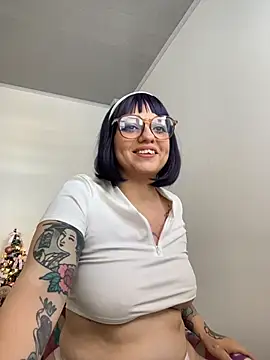 sophia goth online show from December 21, 2025, 7:37 pm