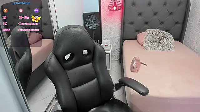 Snapshot of SUZETMONACO chatting on February 24, 2026, 7:26 pm SUZETMONACO online show from February 24, 2026, 7:26 pm