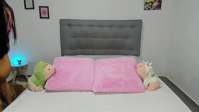 Agataowens online show from February 19, 2025, 2:23 am