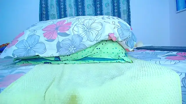 cristinapuerta- online show from December 16, 2025, 10:14 pm