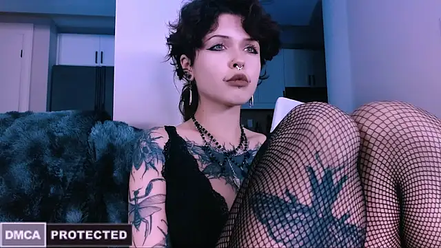 NaughtyLittleFox online show from November 6, 2025, 5:00 am