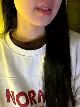 minmin2kk5 online show from January 13, 2026, 2:43 pm