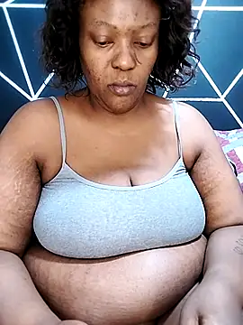 YummyChocolatexx2 online show from April 18, 2026, 7:51 pm