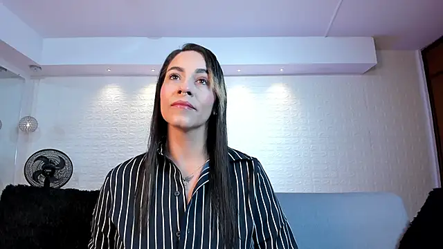 Snapshot of violet_scott chatting on November 19, 2025, 10:37 am violet scott online show from November 19, 2025, 10:37 am