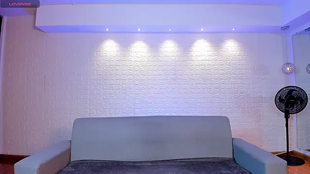 Snapshot of violet_scott chatting on March 4, 2025, 10:46 am violet scott online show from March 4, 2025, 10:46 am