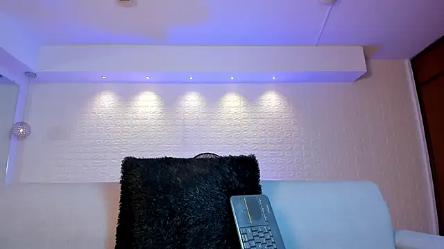 Snapshot of violet_scott chatting on March 21, 2025, 5:23 pm violet scott online show from March 21, 2025, 5:23 pm