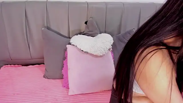 Cherllynn online show from March 18, 2025, 4:39 pm